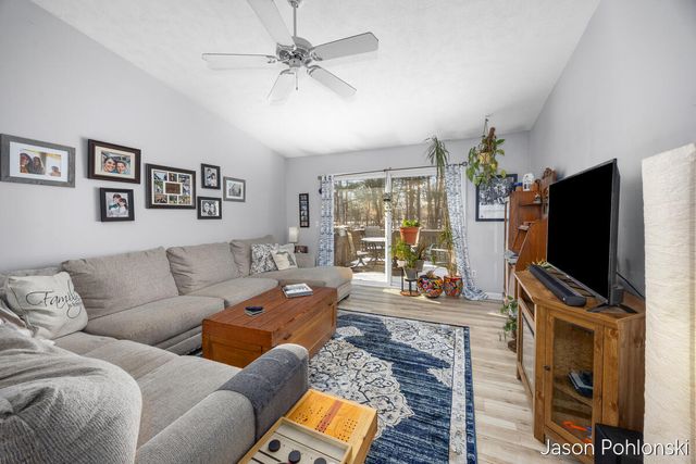 4916 Castle Hill Court Ne, Rockford City, MI 49341