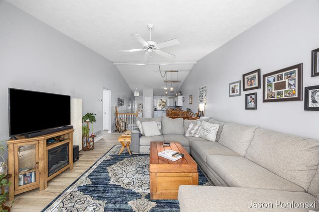 4916 Castle Hill Court Ne, Rockford City, MI 49341