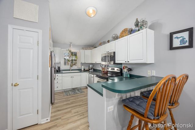 4916 Castle Hill Court Ne, Rockford City, MI 49341