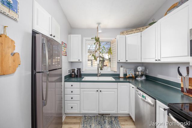 4916 Castle Hill Court Ne, Rockford City, MI 49341