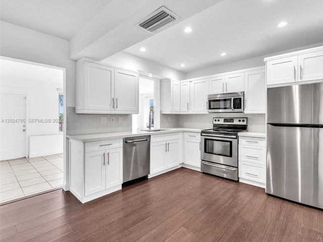4500 SW 42nd Ter, Dania Beach, FL 33314
