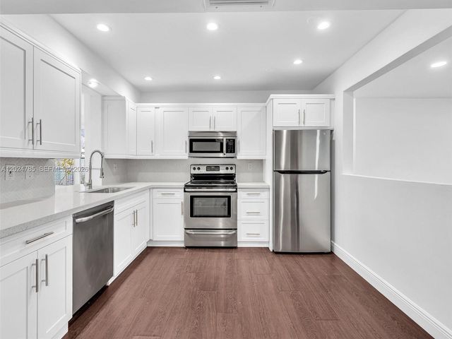 4500 SW 42nd Ter, Dania Beach, FL 33314