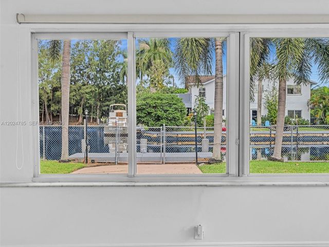 4500 SW 42nd Ter, Dania Beach, FL 33314