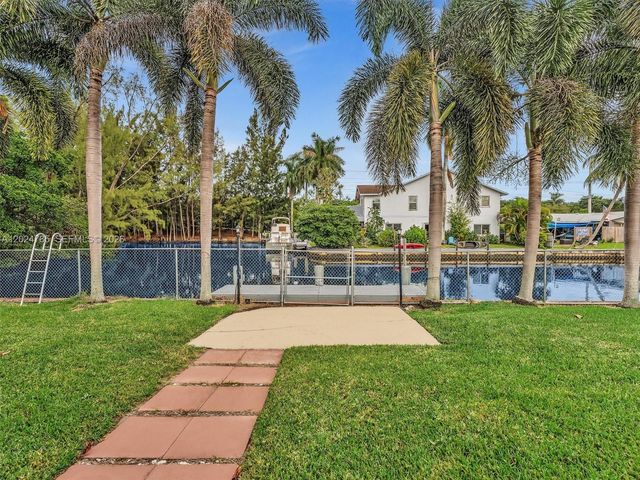 4500 SW 42nd Ter, Dania Beach, FL 33314