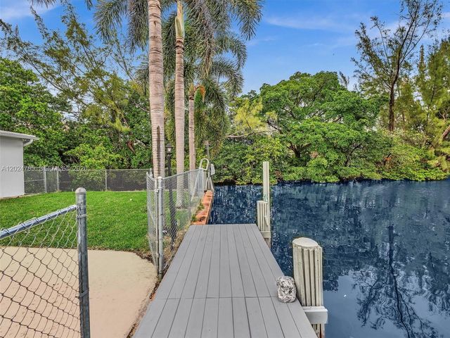4500 SW 42nd Ter, Dania Beach, FL 33314
