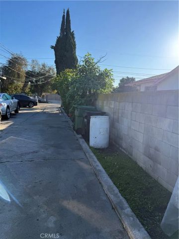 9501 Holmes, Los Angeles, CA 90002