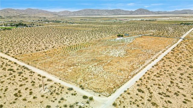33633 Old Woman Spring Rd, Lucerne Valley, CA 92356