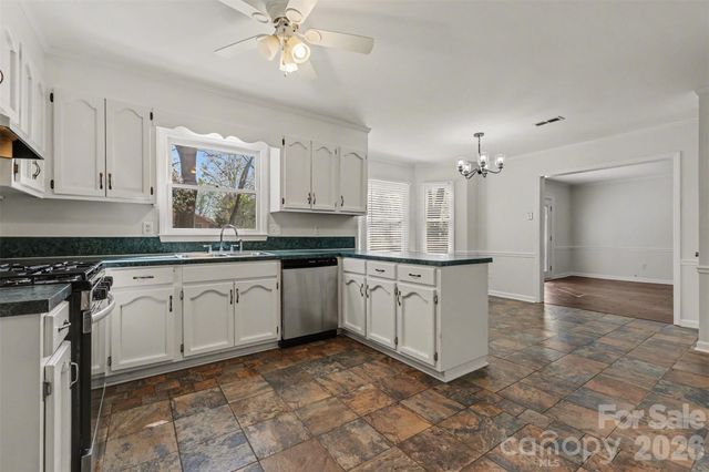 207 Treeline Drive, Belmont, NC 28012