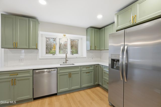 13 Ribbon Candy Lane, Schaghticoke, NY 12182