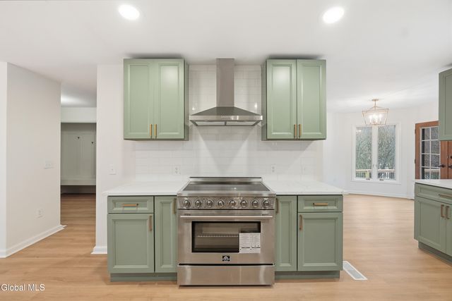 13 Ribbon Candy Lane, Schaghticoke, NY 12182