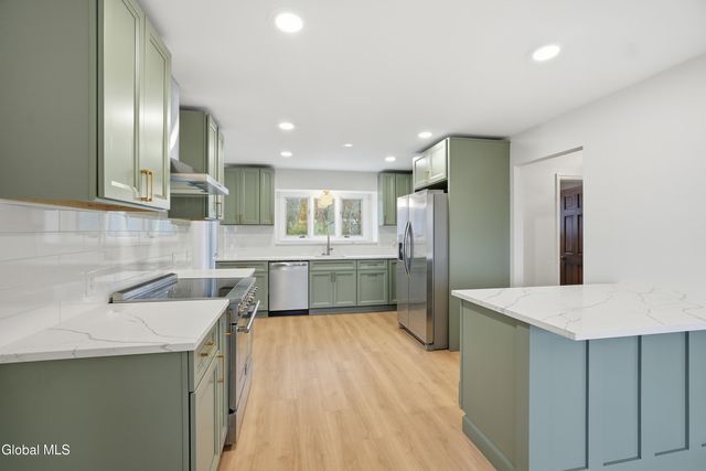 13 Ribbon Candy Lane, Schaghticoke, NY 12182