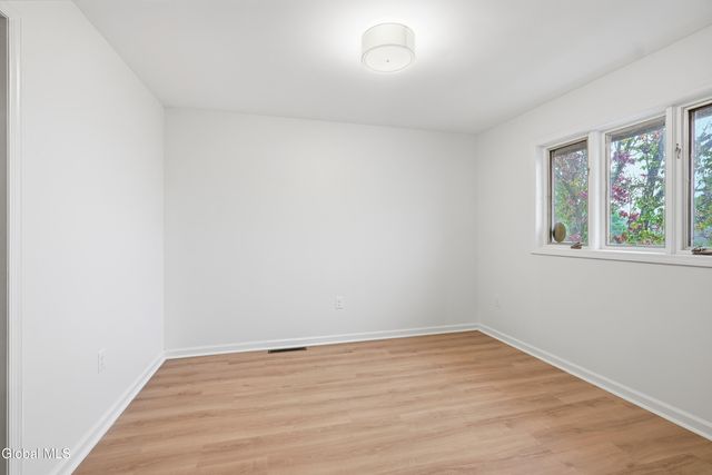 13 Ribbon Candy Lane, Schaghticoke, NY 12182