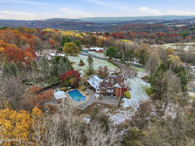 13 Ribbon Candy Lane, Schaghticoke, NY 12182