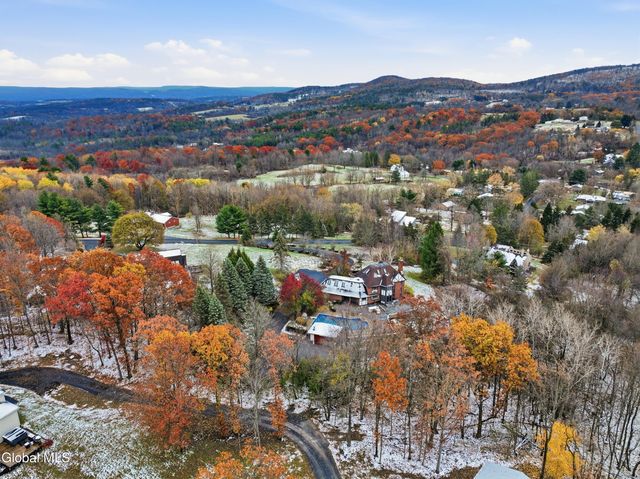 13 Ribbon Candy Lane, Schaghticoke, NY 12182