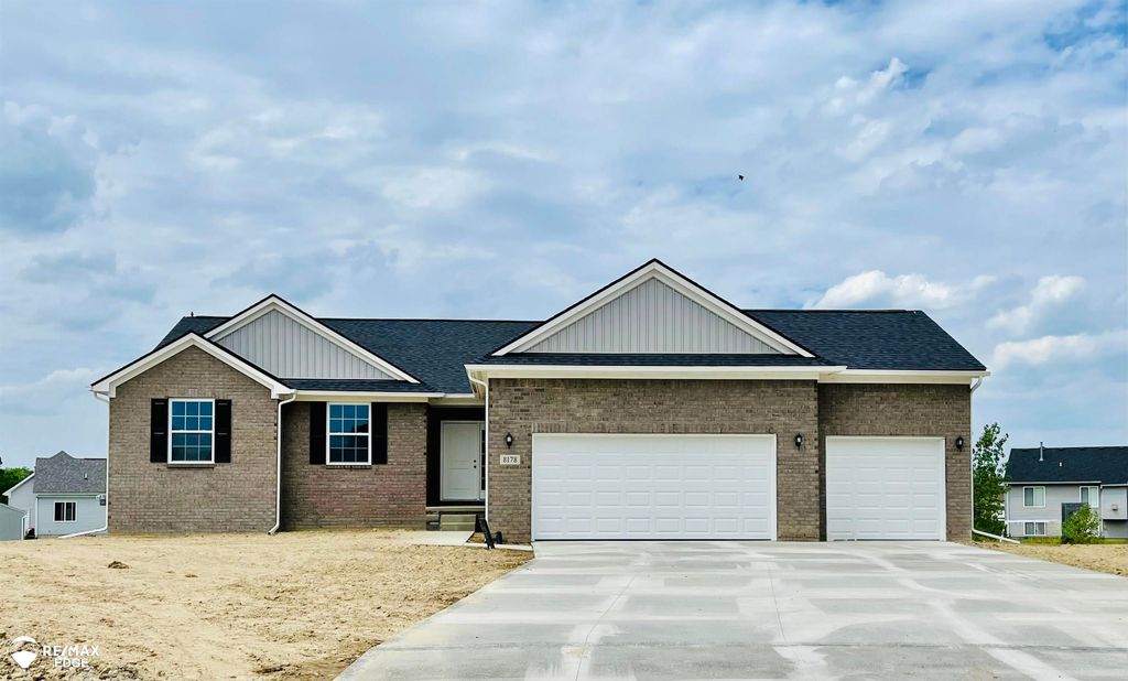 8084 Peninsula Circle, Mundy Twp, MI 48439