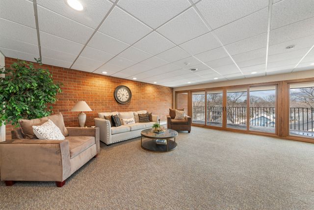 4221 Saratoga Avenue SE 101A, Downers Grove, IL 60515
