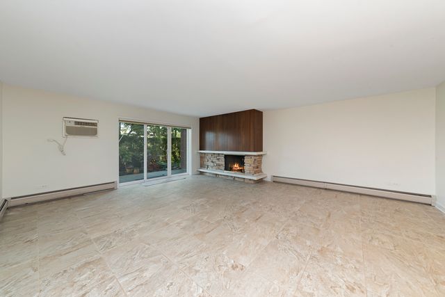 4221 Saratoga Avenue SE 101A, Downers Grove, IL 60515