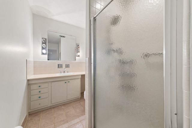 4221 Saratoga Avenue SE 101A, Downers Grove, IL 60515