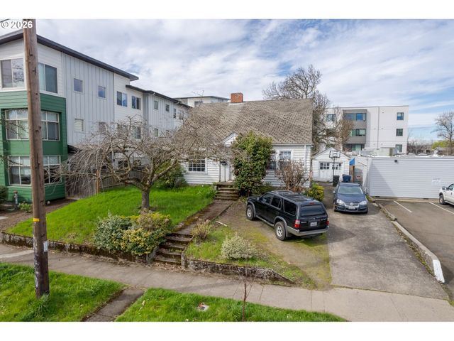 1828 HILYARD St, Eugene, OR 97401