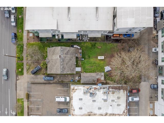 1828 HILYARD St, Eugene, OR 97401