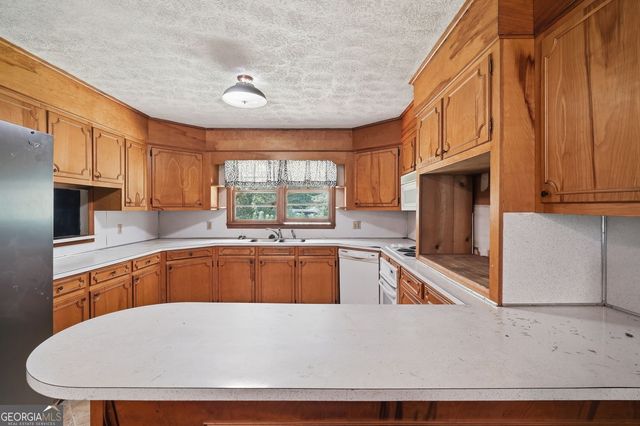 264 School Street, Gillsville, GA 30543