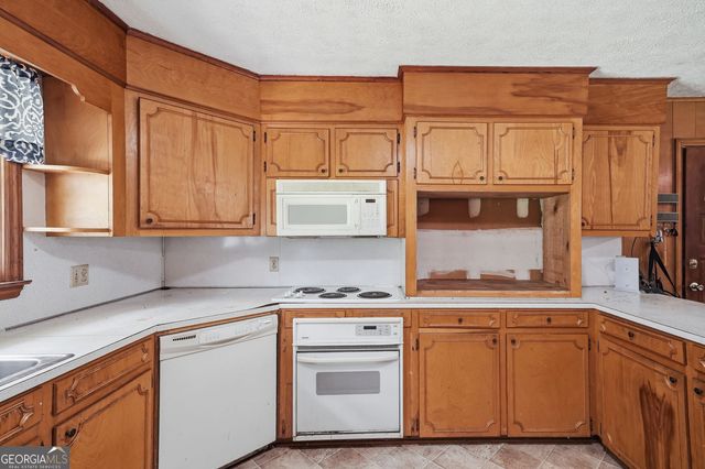 264 School Street, Gillsville, GA 30543