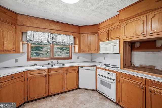 264 School Street, Gillsville, GA 30543