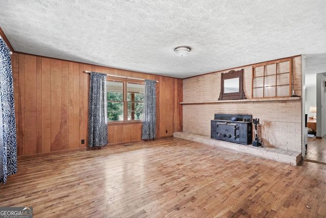 264 School Street, Gillsville, GA 30543