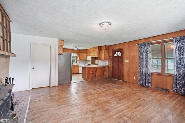 264 School Street, Gillsville, GA 30543