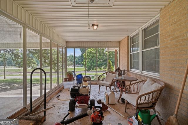 264 School Street, Gillsville, GA 30543