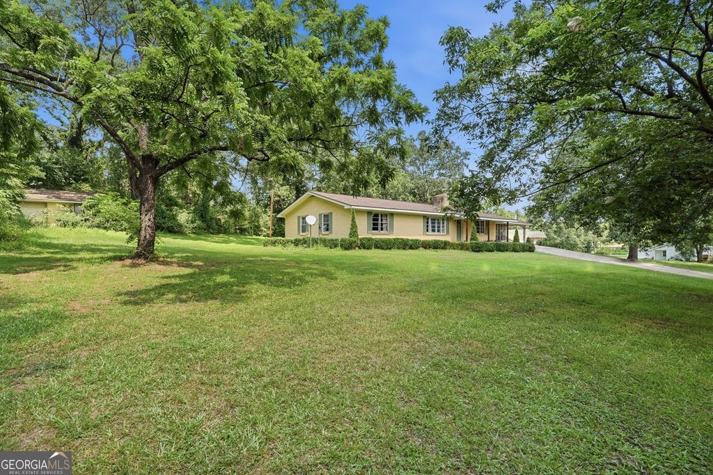 264 School Street, Gillsville, GA 30543