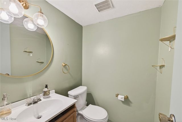 434 E Overlook Drive, Eastlake, OH 44095