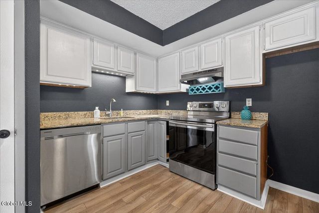 36 Tekakwitha Court, Clifton Park, NY 12065