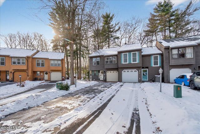 36 Tekakwitha Court, Clifton Park, NY 12065