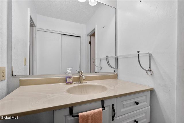 36 Tekakwitha Court, Clifton Park, NY 12065