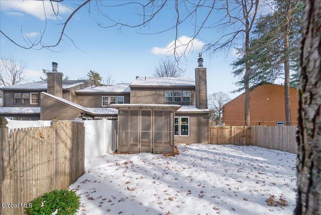 36 Tekakwitha Court, Clifton Park, NY 12065