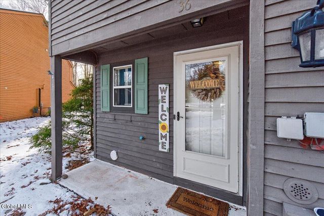 36 Tekakwitha Court, Clifton Park, NY 12065