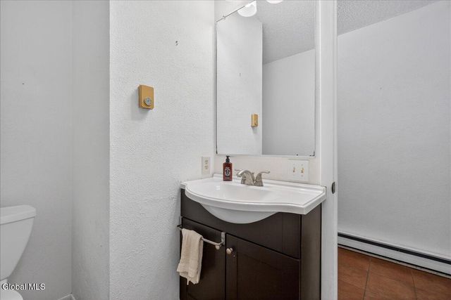 36 Tekakwitha Court, Clifton Park, NY 12065