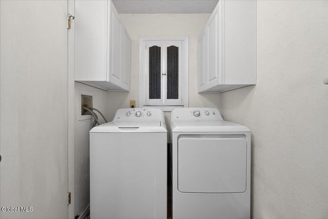 36 Tekakwitha Court, Clifton Park, NY 12065