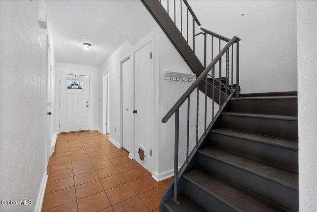 36 Tekakwitha Court, Clifton Park, NY 12065