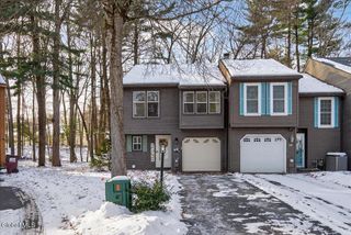 36 Tekakwitha Court, Clifton Park, NY 12065