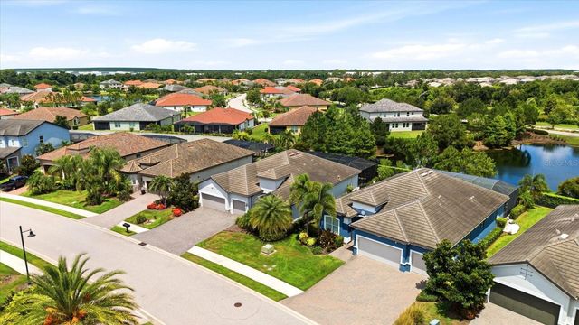 12021 PERENNIAL PLACE, Lakewood Ranch, FL 34211