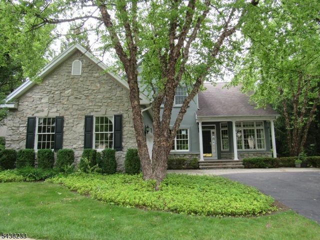 26 Bethpage Dr, Montgomery Twp., NJ 08558