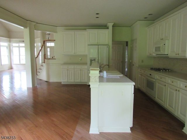 26 Bethpage Dr, Montgomery Twp., NJ 08558