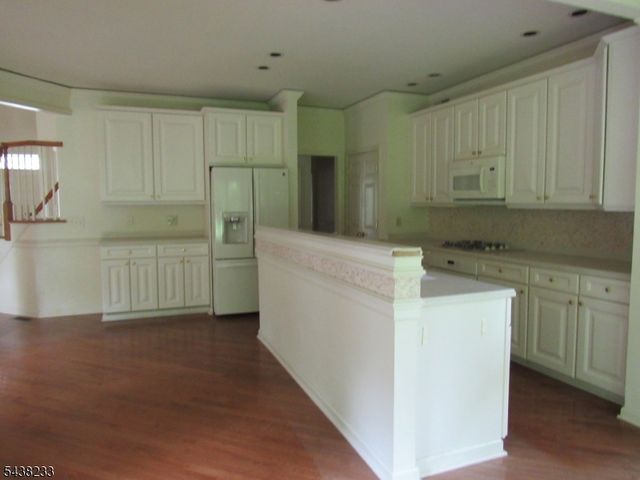 26 Bethpage Dr, Montgomery Twp., NJ 08558