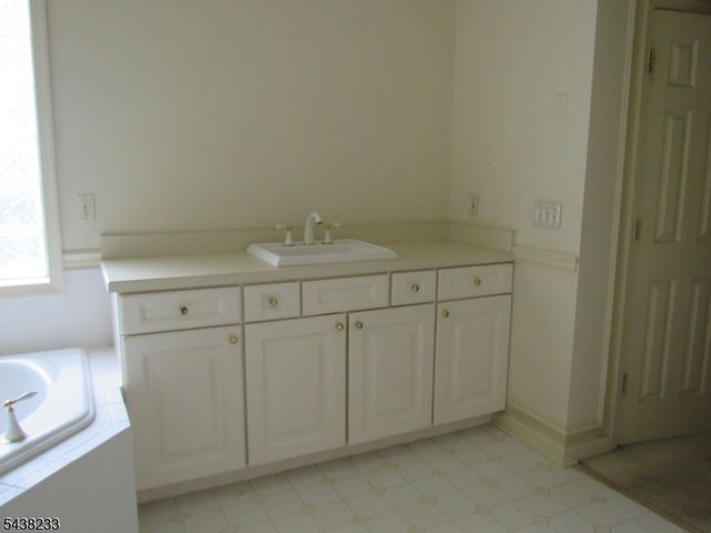 26 Bethpage Dr, Montgomery Twp., NJ 08558