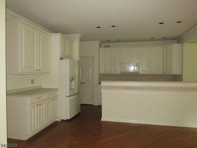26 Bethpage Dr, Montgomery Twp., NJ 08558