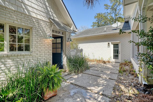 299 Hobcaw Drive, Mount Pleasant, SC 29464