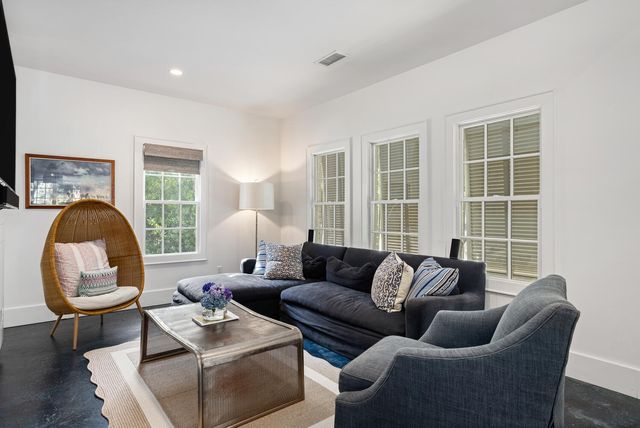 299 Hobcaw Drive, Mount Pleasant, SC 29464