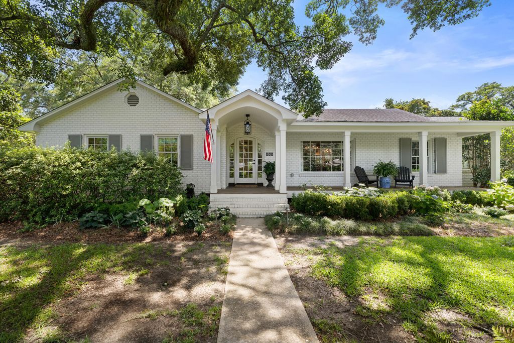 299 Hobcaw Drive, Mount Pleasant, SC 29464